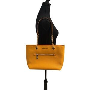 Michael Kors Jet Set Medium Pebbled Leather Chain Tote Bag in Honeycomb NWT